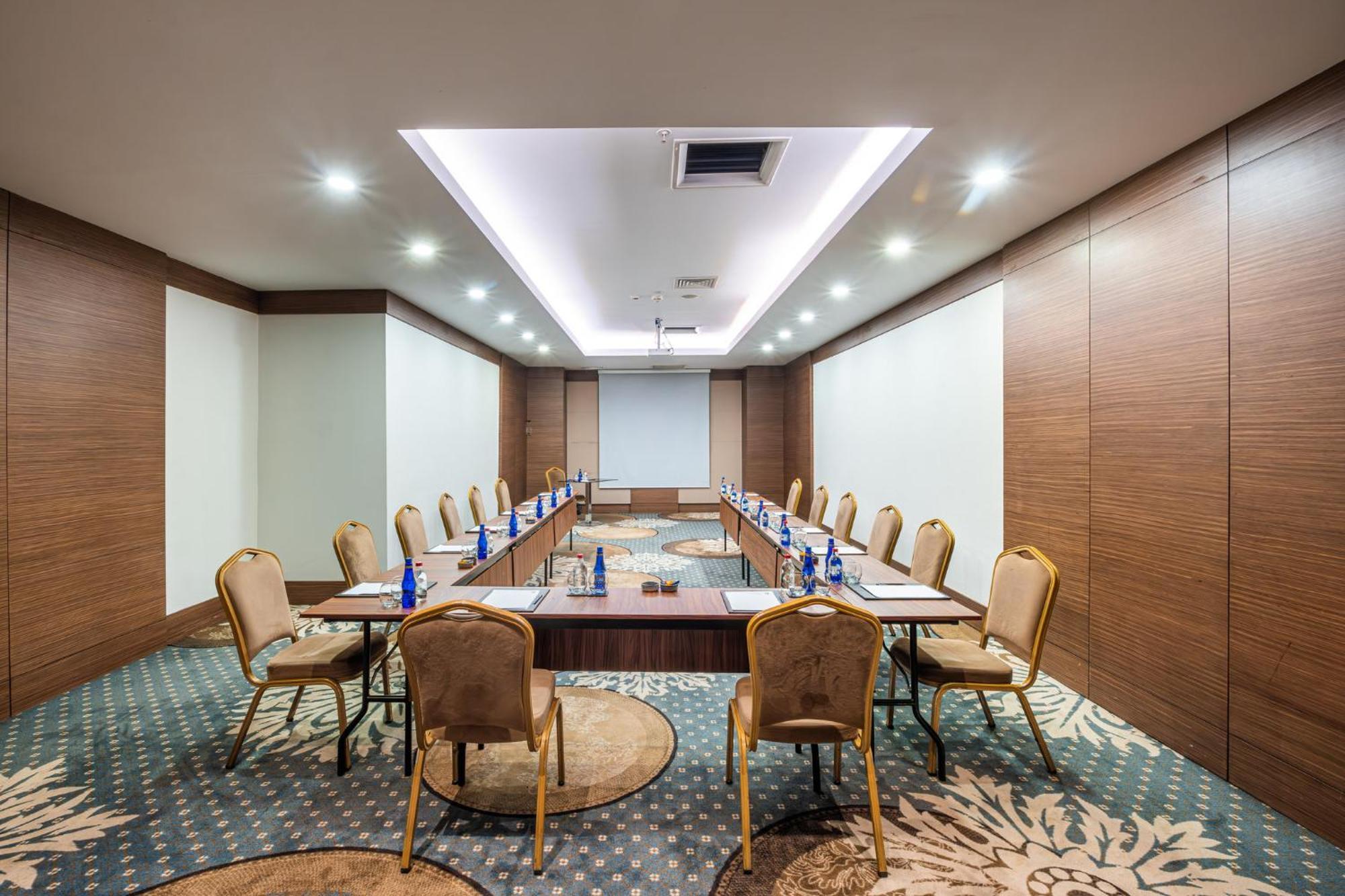 Holiday Inn Ankara - Cukurambar By Ihg Exterior photo